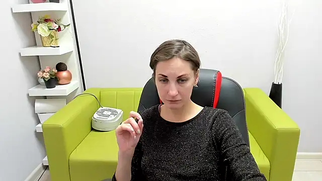 Snapshot of AuroraScript chatting on 12/16/24, 06:49 AuroraScript online show from 12/16/24, 06:49