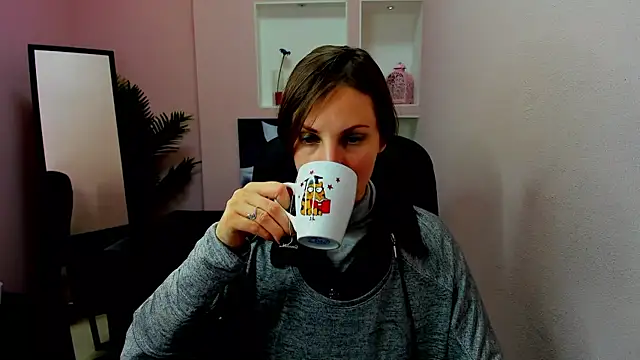 Snapshot of AuroraScript chatting on 12/18/24, 03:22 AuroraScript online show from 12/18/24, 03:22