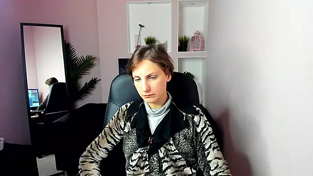 Snapshot of AuroraScript chatting on 12/19/24, 03:40 AuroraScript online show from 12/19/24, 03:40