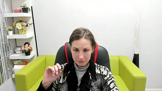 Snapshot of AuroraScript chatting on 12/21/24, 03:31 AuroraScript online show from 12/21/24, 03:31