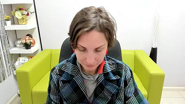 Snapshot of AuroraScript chatting on 12/26/24, 03:31 AuroraScript online show from 12/26/24, 03:31