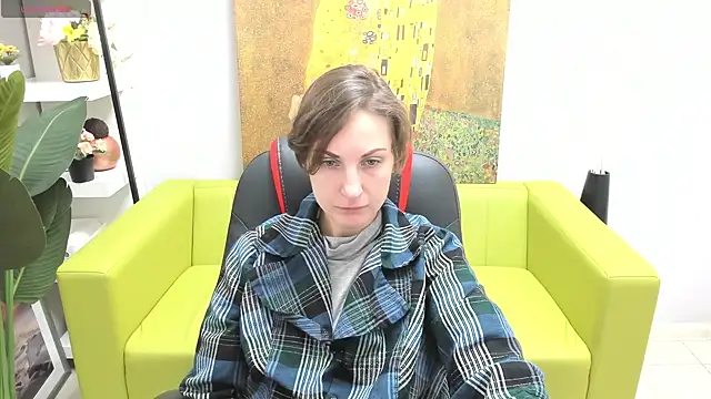 Snapshot of AuroraScript chatting on 12/28/24, 03:37 AuroraScript online show from 12/28/24, 03:37