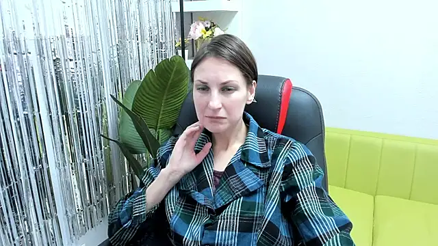 Snapshot of AuroraScript chatting on 01/04/25, 06:30 AuroraScript online show from 01/04/25, 06:30