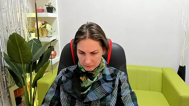 Snapshot of AuroraScript chatting on 01/13/25, 06:49 AuroraScript online show from 01/13/25, 06:49