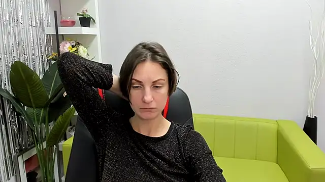 Snapshot of AuroraScript chatting on 01/18/25, 03:27 AuroraScript online show from 01/18/25, 03:27