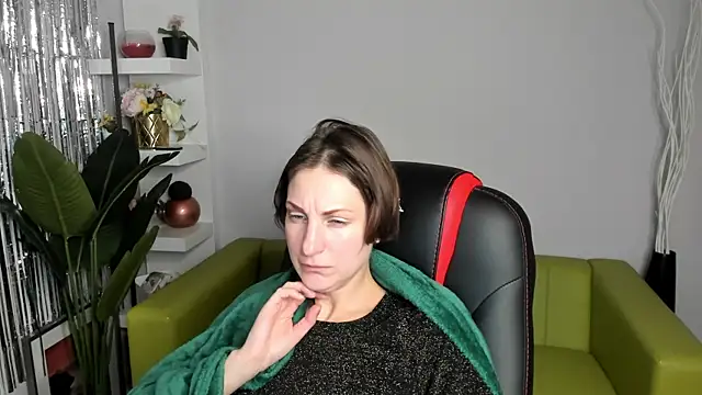 Snapshot of AuroraScript chatting on 01/18/25, 10:06 AuroraScript online show from 01/18/25, 10:06