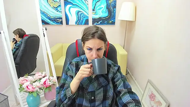 Snapshot of AuroraScript chatting on 01/27/25, 03:28 AuroraScript online show from 01/27/25, 03:28