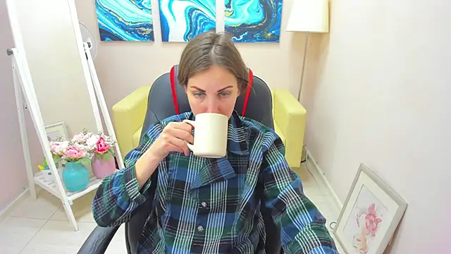 Snapshot of AuroraScript chatting on 02/01/25, 03:28 AuroraScript online show from 02/01/25, 03:28