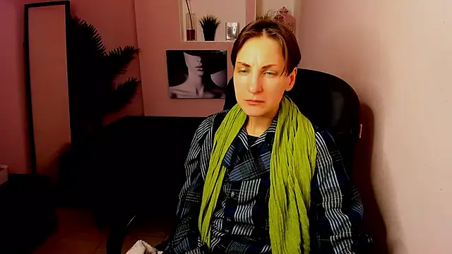 Snapshot of AuroraScript chatting on 02/06/25, 04:21 AuroraScript online show from 02/06/25, 04:21