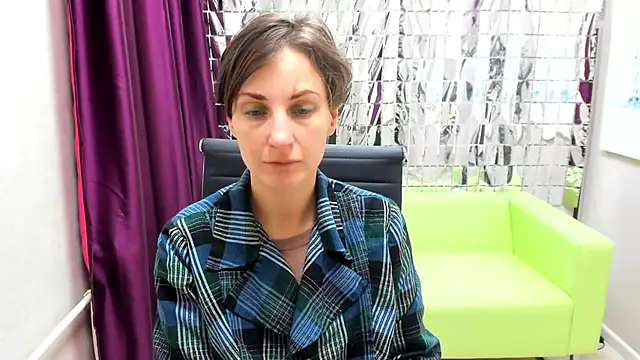 Snapshot of AuroraScript chatting on 02/20/25, 01:25 AuroraScript online show from 02/20/25, 01:25