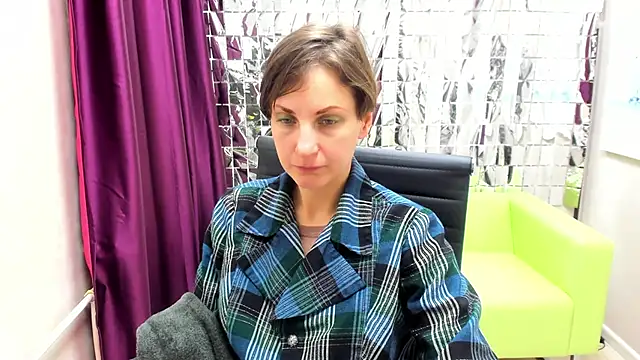 Snapshot of AuroraScript chatting on 02/20/25, 04:28 AuroraScript online show from 02/20/25, 04:28