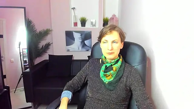 Snapshot of AuroraScript chatting on 02/22/25, 09:59 AuroraScript online show from 02/22/25, 09:59