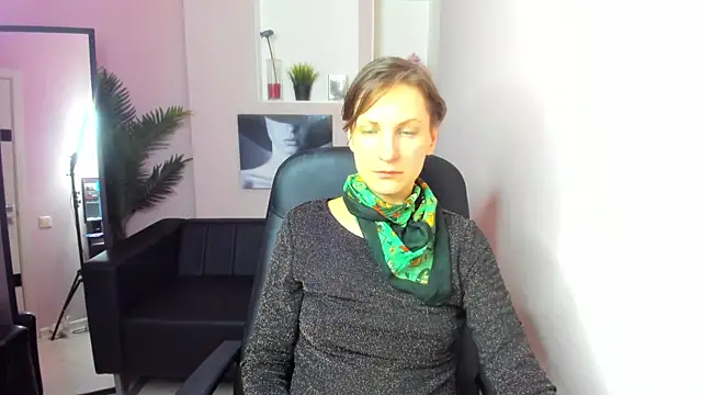 Snapshot of AuroraScript chatting on 02/23/25, 01:02 AuroraScript online show from 02/23/25, 01:02