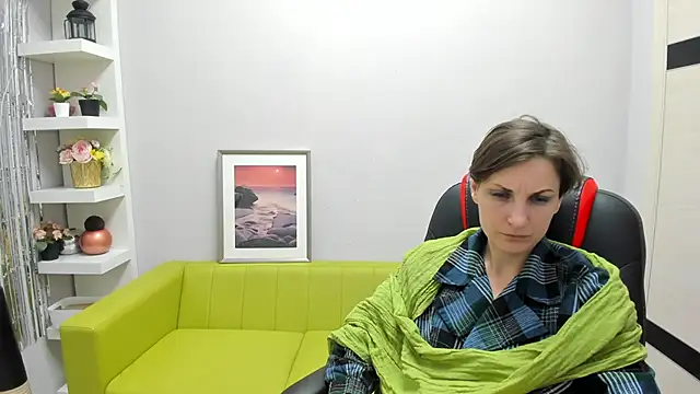 Snapshot of AuroraScript chatting on 02/27/25, 04:20 AuroraScript online show from 02/27/25, 04:20