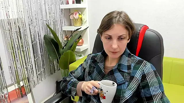 Snapshot of AuroraScript chatting on 03/03/25, 06:22 AuroraScript online show from 03/03/25, 06:22