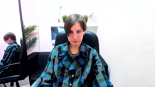 Snapshot of AuroraScript chatting on 03/05/25, 03:18 AuroraScript online show from 03/05/25, 03:18