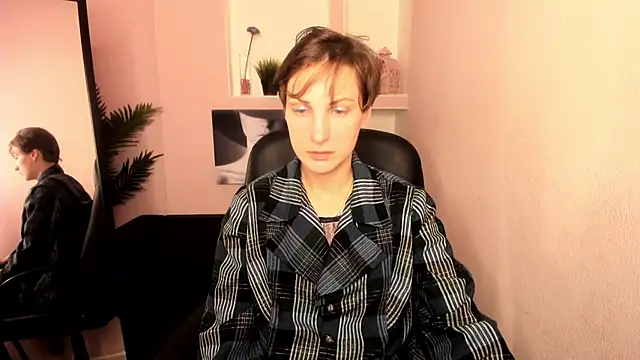 Snapshot of AuroraScript chatting on 03/05/25, 06:23 AuroraScript online show from 03/05/25, 06:23