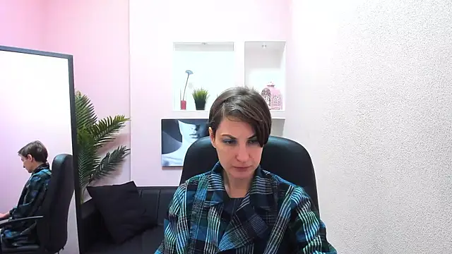 Snapshot of AuroraScript chatting on 03/11/25, 03:23 AuroraScript online show from 03/11/25, 03:23