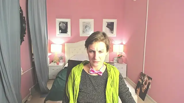 Snapshot of AuroraScript chatting on 03/13/25, 01:32 AuroraScript online show from 03/13/25, 01:32