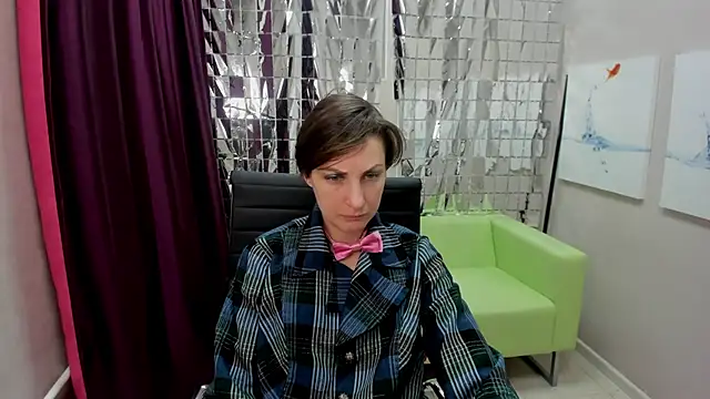 Snapshot of AuroraScript chatting on 03/17/25, 03:18 AuroraScript online show from 03/17/25, 03:18