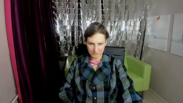 Snapshot of AuroraScript chatting on 03/17/25, 06:21 AuroraScript online show from 03/17/25, 06:21