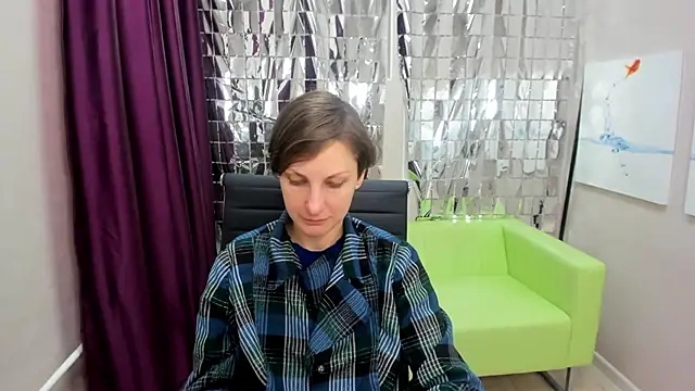 Snapshot of AuroraScript chatting on 03/22/25, 03:20 AuroraScript online show from 03/22/25, 03:20