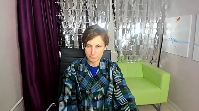 Snapshot of AuroraScript chatting on 03/22/25, 06:25 AuroraScript online show from 03/22/25, 06:25