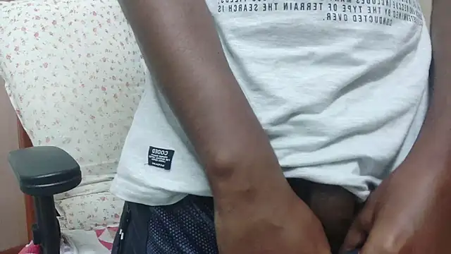 Snapshot of Awesomehotboy chatting on 11/28/25, 04:42 Awesomehotboy online show from 11/28/25, 04:42