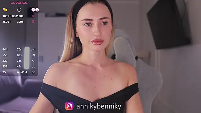 Coconutkittyy online show from 02/17/25, 03:09