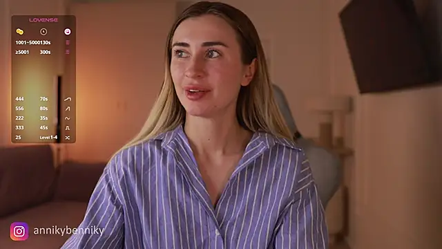 Coconutkittyy online show from 03/12/25, 09:13