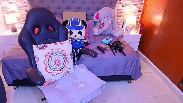 italy   boobs online show from 11/26/25, 08:15