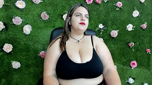 Huge Titties  online show from 09/23/25, 07:06