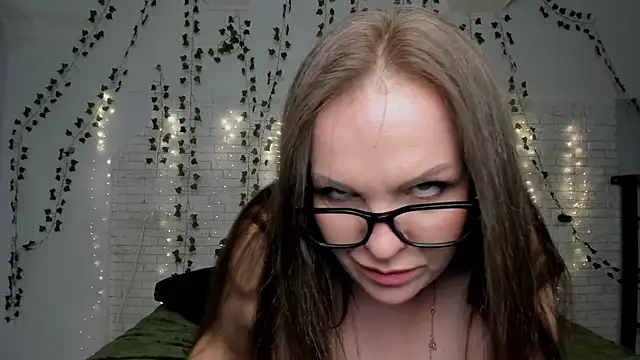 fiery stella online show from 10/03/25, 09:50