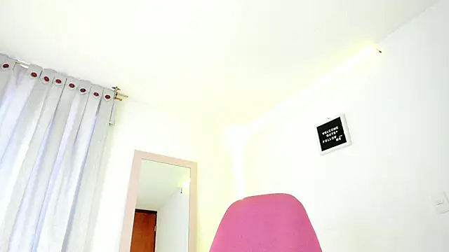 Snapshot of Anniie_grey chatting on 12/19/24, 10:21 Anniie grey online show from 12/19/24, 10:21