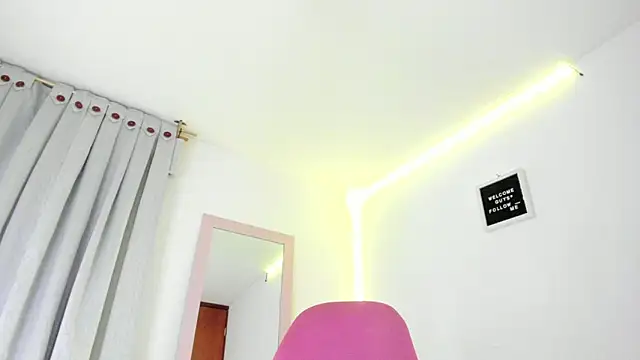 Snapshot of Anniie_grey chatting on 12/28/24, 02:22 Anniie grey online show from 12/28/24, 02:22