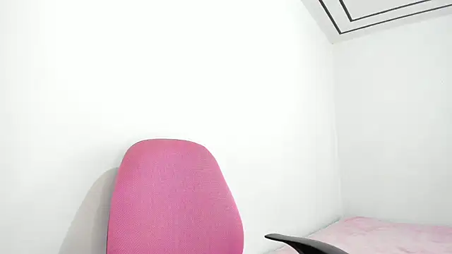 Snapshot of Anniie_grey chatting on 02/19/25, 09:25 Anniie grey online show from 02/19/25, 09:25