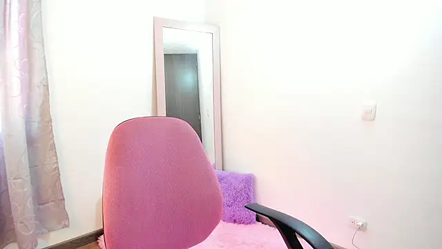 Snapshot of Anniie_grey chatting on 09/22/25, 02:08 Anniie grey online show from 09/22/25, 02:08