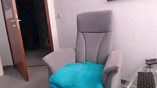 Snapshot of ak616263 chatting on 11/12/25, 04:29 ak616263 online show from 11/12/25, 04:29