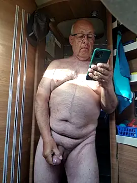 Snapshot of ak616263 chatting on 03/17/26, 08:06 ak616263 online show from 03/17/26, 08:06