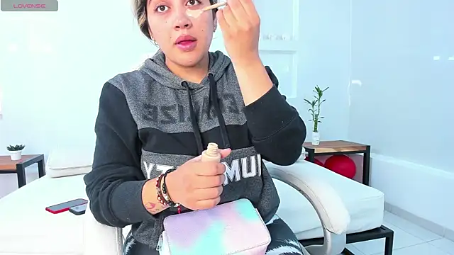 julietha taylor online show from 02/18/25, 01:43