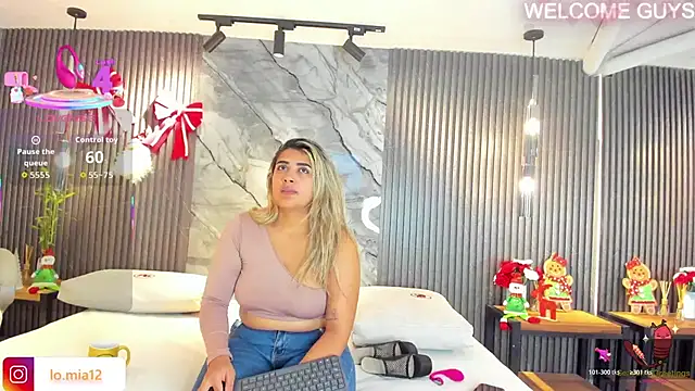 Snapshot of julietha_taylor chatting on 12/15/25, 03:11 julietha taylor online show from 12/15/25, 03:11