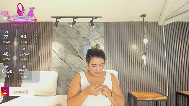 Snapshot of julietha_taylor chatting on 06/19/26, 01:32 julietha taylor online show from 06/19/26, 01:32