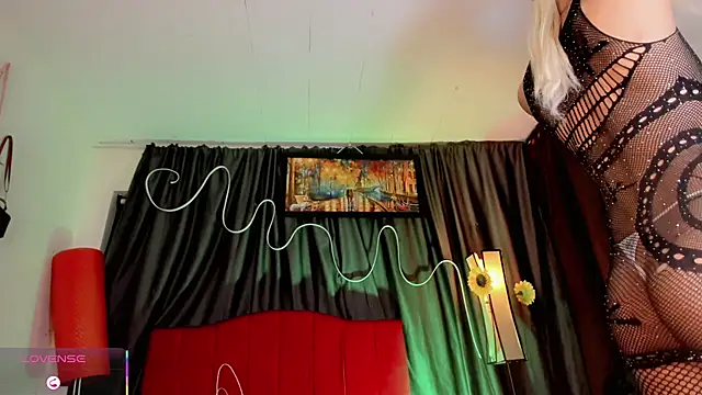 Snapshot of Gabyqueen70 chatting on 03/06/26, 03:03 Gabyqueen70 online show from 03/06/26, 03:03