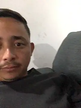 isacalejandroo online show from 12/28/24, 01:39