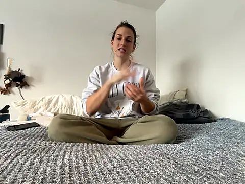 Snapshot of MissSwitch chatting on 12/05/24, 06:44 MissSwitch online show from 12/05/24, 06:44