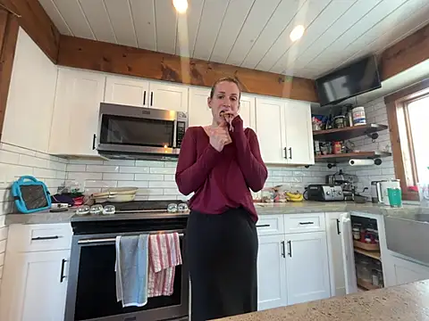 Snapshot of MissSwitch chatting on 01/21/25, 06:23 MissSwitch online show from 01/21/25, 06:23