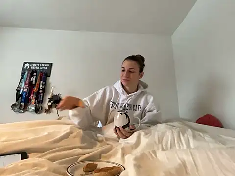 Snapshot of MissSwitch chatting on 01/24/25, 01:14 MissSwitch online show from 01/24/25, 01:14