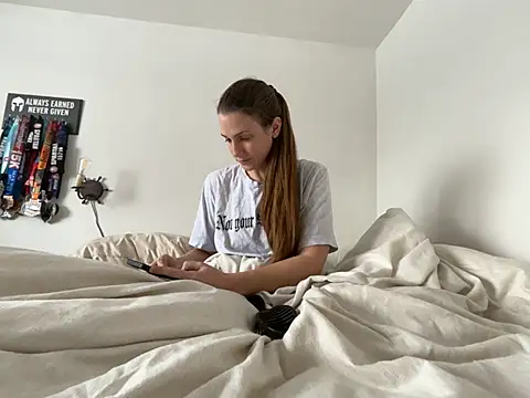 Snapshot of MissSwitch chatting on 02/04/25, 07:55 MissSwitch online show from 02/04/25, 07:55