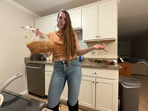 Snapshot of MissSwitch chatting on 03/22/25, 02:05 MissSwitch online show from 03/22/25, 02:05