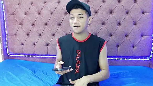 Snapshot of boys_yourparty chatting on 01/07/25, 01:14 boys yourparty online show from 01/07/25, 01:14